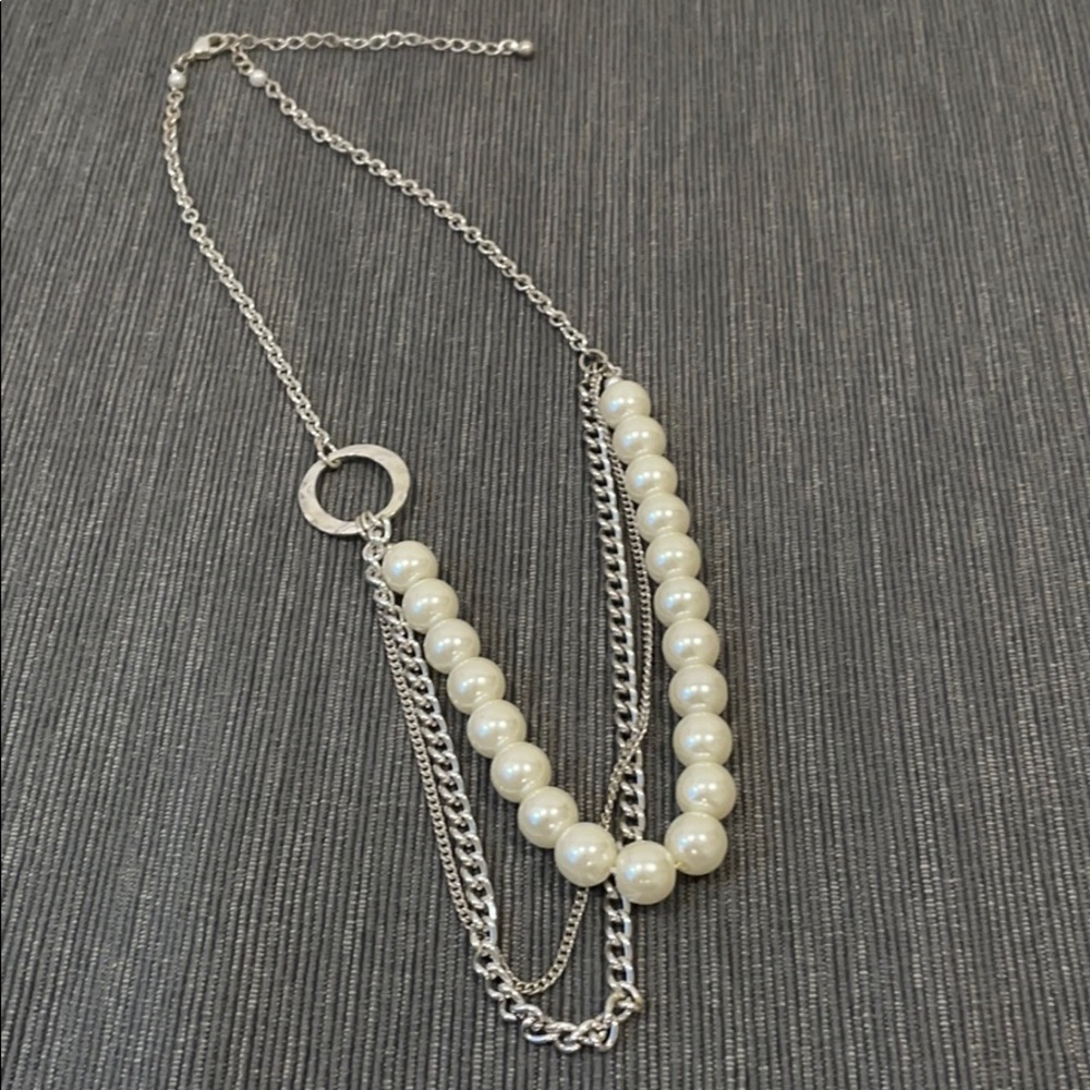 Women’s Stylish Pearl/ Silver Necklace